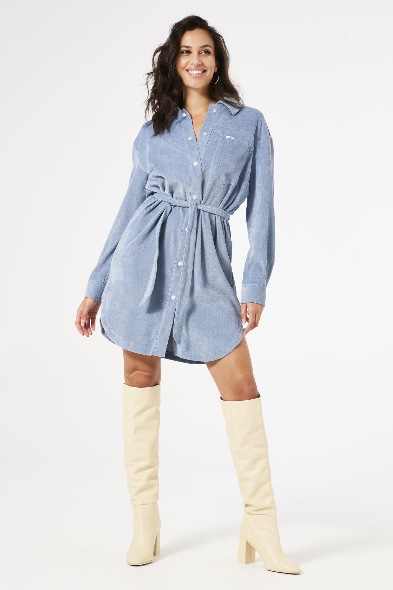 u40083-2136-onmodel-total-2000-60b1f547